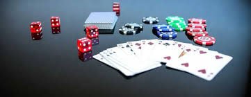 Mesin slot online dengan tema berwarna cerah di parikesit99